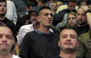 PUNE TRIBINE POZNATIH LIČNOSTI: Švajniju, Bambiju, Evertonu i Pavloviću aplauzi, Vujadin među Delijama (FOTO)