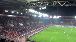 VRUĆE NA ‘KARAISKASKISU’: Grčki navijači zbog Srba napali hrvatske novinare!