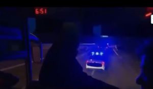 SRPSKI HIT U AUTOBUSU: Fudbaleri Skenderbega ‘odvrnuli’ srpsku pesmu na putu ka hotelu (VIDEO)