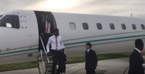 CRVENO-BELI SLETELI: Igrači Zvezde stigli u Englesku (VIDEO)