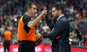 FOTO-UBOD: Arbitri su večeras pogurali Brose, Pero Antić je sa tribina morao da uđe na teren da interveniše (FOTO)