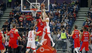 ‘SLOVO’ SA TVITERA ZA KRAJ: Od ‘nije Versaće, nije Armani do biće bolje (FOTO)