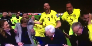 DOK ITALIJA PLAČE ŠVEĐANI LUDUJU: Žuti stampedo pokosio novinare na terenu ‘Meace’ (VIDEO)