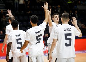 ‘ŠOU-TAJM’ U ‘PIONIRU’: Aranitović ‘poludeo’ sa pet trojki, Partizan na plus 27 – navijači u ekstazi! (FOTO) (VIDEO)