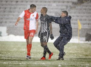 PODRŠKA: Sjajan transparent dobio je Everton od Grobara (FOTO)