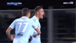 KAKAV JE TO MAJSTOR: Lacio gubio 2:0, a onda je SMS izjednačio za osam minuta sa dve ‘lepotice’ (VIDEO)