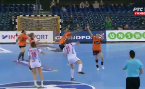 PROCENITE SAMI: Zbog čega je poništen gol Dragane Cvijić sa pola terena? (VIDEO)