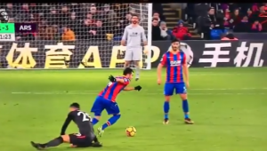 UNIŠTIO MU ZGLOBOVE: Luka Milivojević izlomio Džaku – ‘Pošaljite mu fizioterapeuta’! (FOTO) (VIDEO)