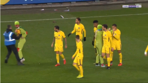 NEOBIČNI POSETIOCI: Nidža kornjače prekinule utakmicu PSŽ-a, u performansu im se pridružio i fudbaler Parižana (VIDEO)