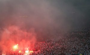 NIJE MOGLO BEZ PROBLEMA: Navijači Kelna izazvali incidente na tribinama stadiona ‘Rajko Mitić’! (VIDEO) (FOTO)