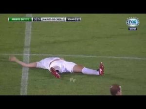 KAD FUDBAL SUSRETNE CRNI HUMOR: Brutalniju, bolesniju i bolju foru od ove teško da ste videli! (VIDEO)