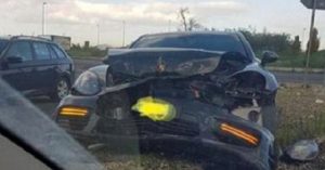 SLETEO SA PUTA: Fudbaler Rome doživeo saobraćajnu nesreću (FOTO)