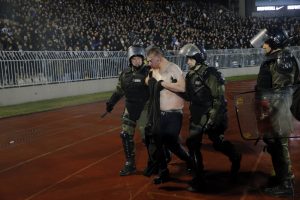 IZVEŠTAJ HITNE POMOĆI: Veliki broj povređenih na večerašnjem ‘večitom derbiju’