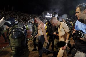 BEZ KOMENTARA: Sedam fotografija koje su obeležile ‘večiti derbi’ (FOTOGALERIJA)