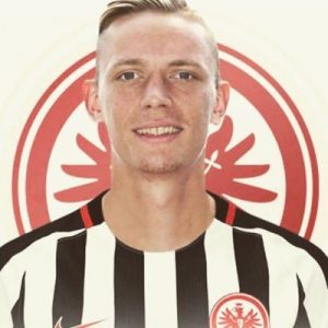 SNIMAK KOJI ĆE UĆI U ISTORIJU FUDBALA: Pogledajte kako je sudija vratio isključenog fudbalera u igru (VIDEO)