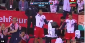 NOVI SKANDAL NA EP: Lino Červar držao igrača Belorusije u odlučujućem napadu (VIDEO)