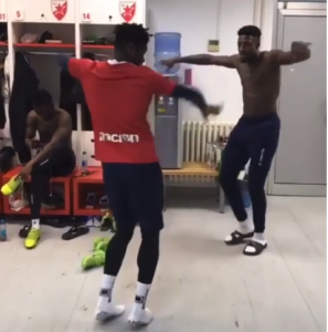 KONTE, VIDIŠ LI TI OVO: Trbušni ples Boaćija i Donalda uz narodnjake, numeru izvučenu iz ‘naftalina’ (VIDEO)