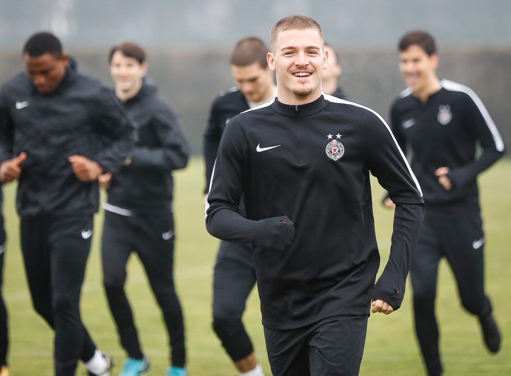 KASNI PARTIZANOVA UTAKMICA: Letonci ‘promašili’ teren u Limasolu!