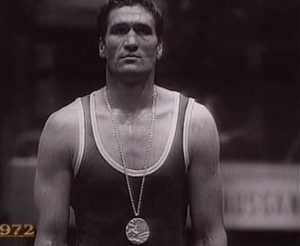 U ZNAK SEĆANJA: Otrkiven spomenik legendarnom bokseru, Mati Parlovu