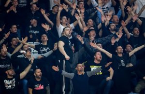 PRŠTALE PROZIVKE U ‘PIONIRU’: Ovako su se Grobari prepucavali među sobom (VIDEO)