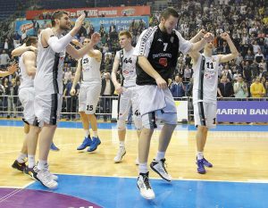 ZA NOSTALGIJU PARTIZANOVACA: ‘Eurohups’ objavio staru dobru sliku iz nekih lepših Partizanovih dana (FOTO)