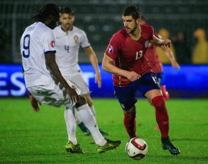 MITROVIĆ U PROBLEMIMA: Bliži se Mundijal, a defanzivcu preti da ne igra do kraja sezone