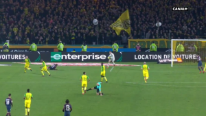 ZABORAVITE SVE – OVO JE LUDILO: Sudija izgubio živce, šutnuo igrača Nanta i izbacio ga! (VIDEO)