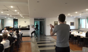 OPKLADE, PESMA, VATRA NA TRENINGU: Ovako izgleda jedan radni dan igrača Partizana (VIDEO)