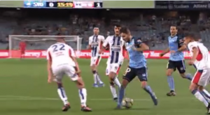 DESNA, LEVA, OSTAO SI U PRAŠINI: Dribling Miloša Ninkovića i gol kao na malom fudbalu (VIDEO)