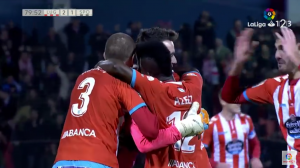 UMALO ZEMLJOTRES NA STADIONU: ‘Projektil’ golmana sa svoje polovine – spektakl! (VIDEO)