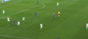 NAPRAVIO IH PREVIŠE SMEŠNIM: Mesi driblingom obrukao igrače Betisa – za sve pare! (VIDEO)