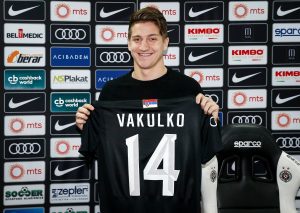 NOVO POJAČANJE PREDSTAVLJENO: Pogledajte šta je rekao novi fudbaler Partizana kog su Grobari dočekali sa velikim simpatijama (FOTO)