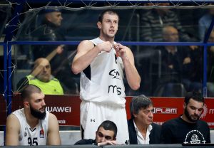 ‘NIJE OSTAO DUŽAN’: Navijači Zvezde razbesneli Veličkovića uvredljivim pesmama na njegov račun (VIDEO)