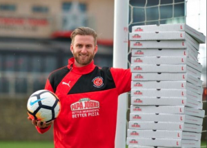 SJAJNA PREMIJA: Sačuvao gol protiv Lestera, evo kako je nagrađen (VIDEO)