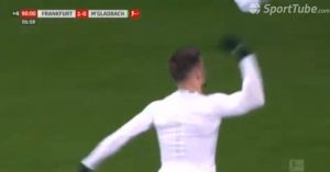NASTAVLJA GOLGETERSKI NIZ: Luka Jović ponovo pogodio u Bundesligi, jedan od lepših golova Srbina u Nemačkoj