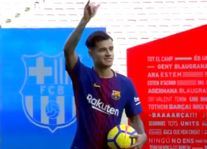 NI POVREDA NIJE POKVARILA UŽITAK: Kutinjo i zvanično potpisao za Barsu, pa istrčao na teren „Nou Kampa“ (FOTO) (VIDEO)