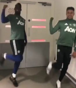 KAKVI ‘LUDACI’: Novi ritualni pozdrav Pogbe i Lingarda zasenio sve prethodne i postao svetski hit (VIDEO)