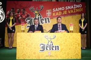 POTPISANA SARADNJA: Apatinska pivara uz Fudbalski savez Srbije (FOTO)