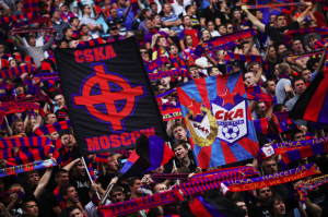 PREUZELI REPERTOAR GROBARA: Navijači CSKA pevali uvredljive pesme na račun Zvezde (VIDEO)