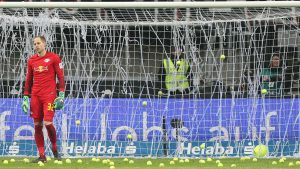 KAD NEMCI POLUDE NA TRIBINAMA: Protest zbog termina utakmice izražen na genijalan način! (VIDEO)