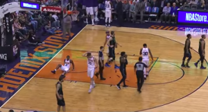 HOROR: Jeziv prelom noge košarkaša Finiksa (VIDEO)