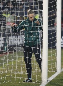 FOTO-UBOD: Da li je lepa Grkinja sinoć videla ofsajd? (FOTO)