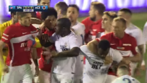 JEDNA STRANA KANGE: Prvi gaf Gabonca u dresu Sparte, tuča sa fudbalerima svog nesuđenog kluba (VIDEO)