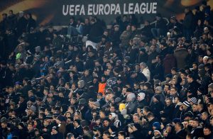 PUNI SE STADION PARTIZANA: Veliki broj ljudi na tribinama, a još dosta njih tek treba da uđe (VIDEO)