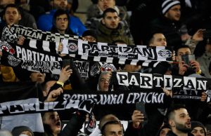 PORUKA CRNO-BELIH: Navijači se oprostili od preminulog navijača CSKA u Beogradu (FOTO)