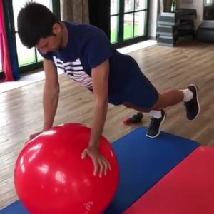 ‘SVAKOG DANA SAM SVE JAČI’: Đoković jača lakat posle operacije i šalje vrlo optimističnu poruku (VIDEO)