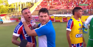 ŠTA SE OVO DESILO: Opšti haos u derbiju u Brazilu, sevali crveni kartoni, nije bilo dovoljno igrača za igru! (VIDEO)