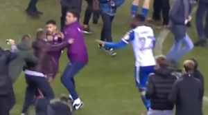 TEŠKO PODNOSE NEUSPEH: Gvardiola jurio trenera Vigana na putu ka svlačionici, Aguero udario navijača na terenu! (VIDEO)