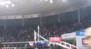 ‘ČAIR’ GRMI: Nema Delija, ali fenomenalno navijanje za Zvezdu – poslata poruka i Partizanu (VIDEO)