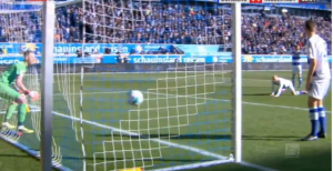 ŠTA TI BI ČOVEČE: Neverovatna glupost nemačkog golmana zbog koje mu se smeje ceo svet (VIDEO)